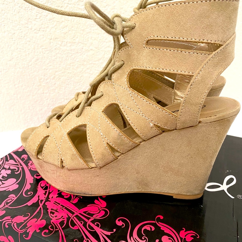 🚫SOLD🚫 Wedges size 6.5 in women